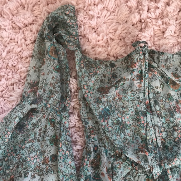 VS Off the Shoulder Floral Romper! - Picture 3 of 4